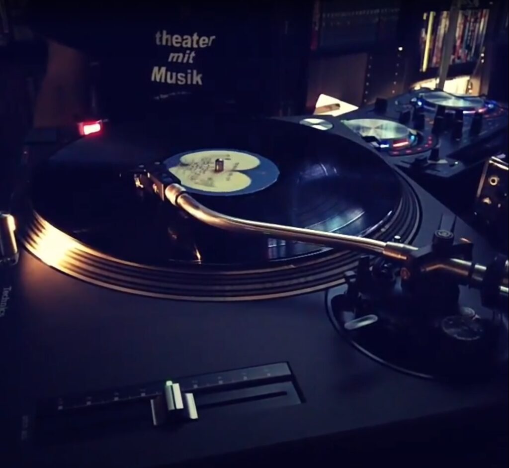 【 【 過 去 記 事 】 】 【動画紹介】161025 DJ-J #ロック廃人編 その2 https://is.gd/MRU4a2 #DJ #DJJ #Youtube #オタクバー