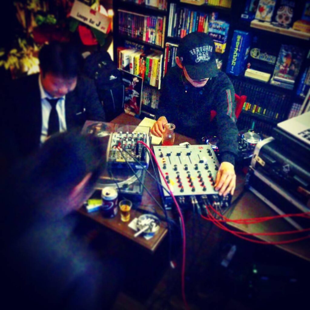 【 【 過 去 記 事 】 】 DJ-J、ノリにノッてます! #otakubar #dj https://is.gd/eFMxC8