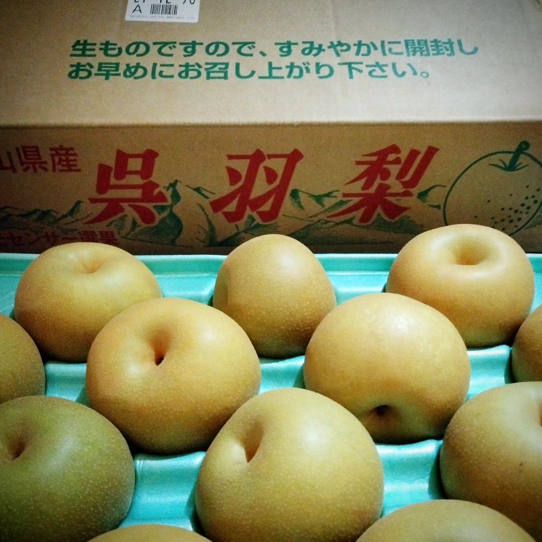 富山の常連さんから梨が届きました🍐！