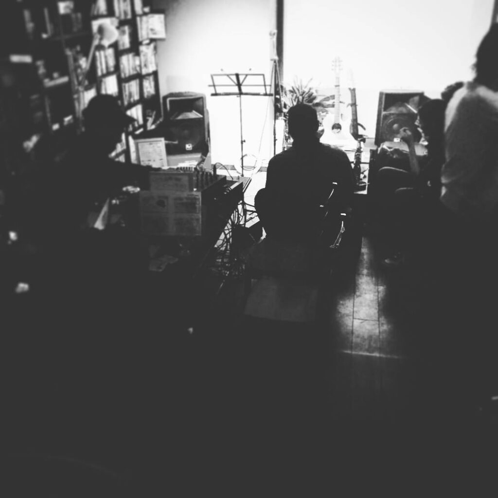 【 【 過 去 記 事 】 】 ジョジョナイト、盛り上がってます♪ #otakubar #jojosbizarreadventure #dj https://is.gd/FzBjEp