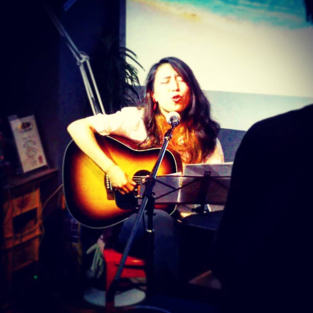 【 【 過 去 記 事 】 】 ミニライブ、春木真里奈さん弾き語りです。 #otakubar #livemusic https://is.gd/UMS7OQ