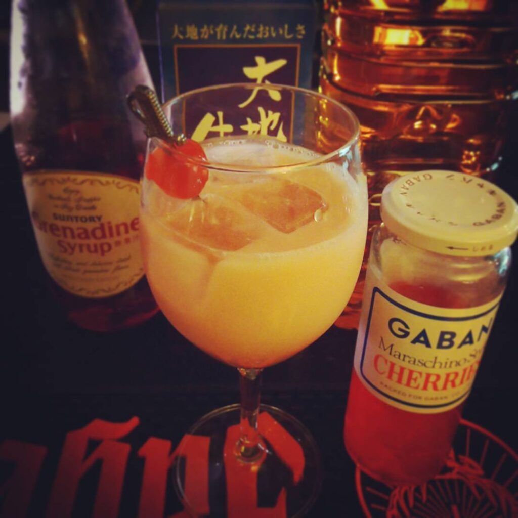 【 【 過 去 記 事 】 】 GWのビートルズイベント用カクテル、抱きしめたい。紅茶ベースのノンアルです。 #otakubar #cocktails  https://is.gd/Hms0fE