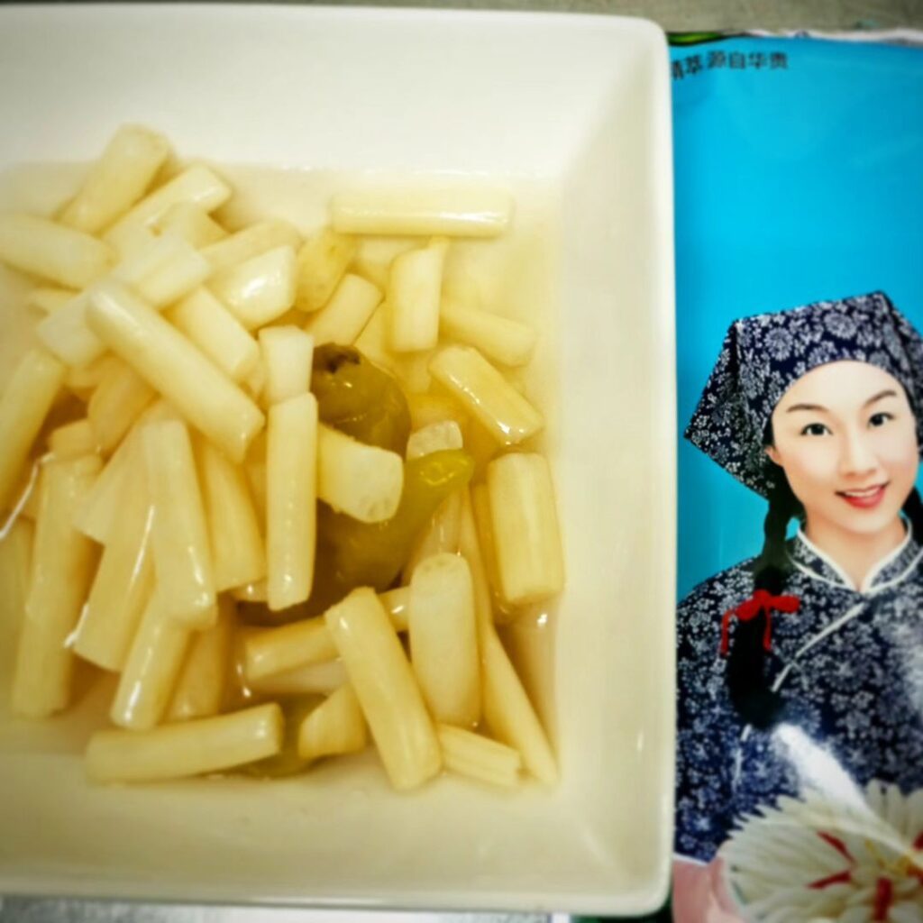 【 【 過 去 記 事 】 】 アニメP中国土産の蓮根漬物 https://is.gd/cTeex9 #アニメP #オタクバー #中国土産 #洪湖名产泡藕带 #洪湖藕带 #湖北华供食品有限公司 #蓮根漬物