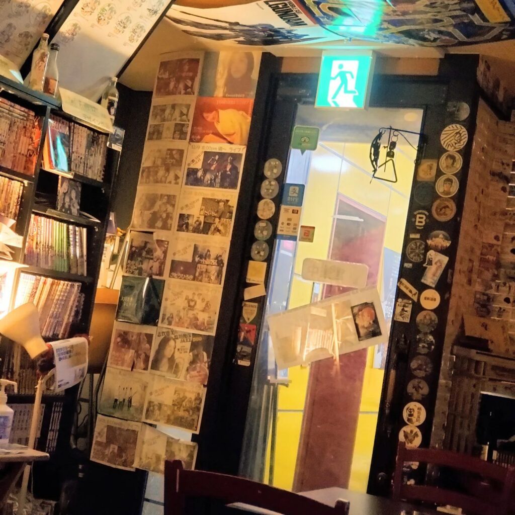 【 【 過 去 記 事 】 】 10月から冬服に衣替えは法的に改正した方が良いかと…… https://is.gd/dnvNvc #オタクバー #残暑
