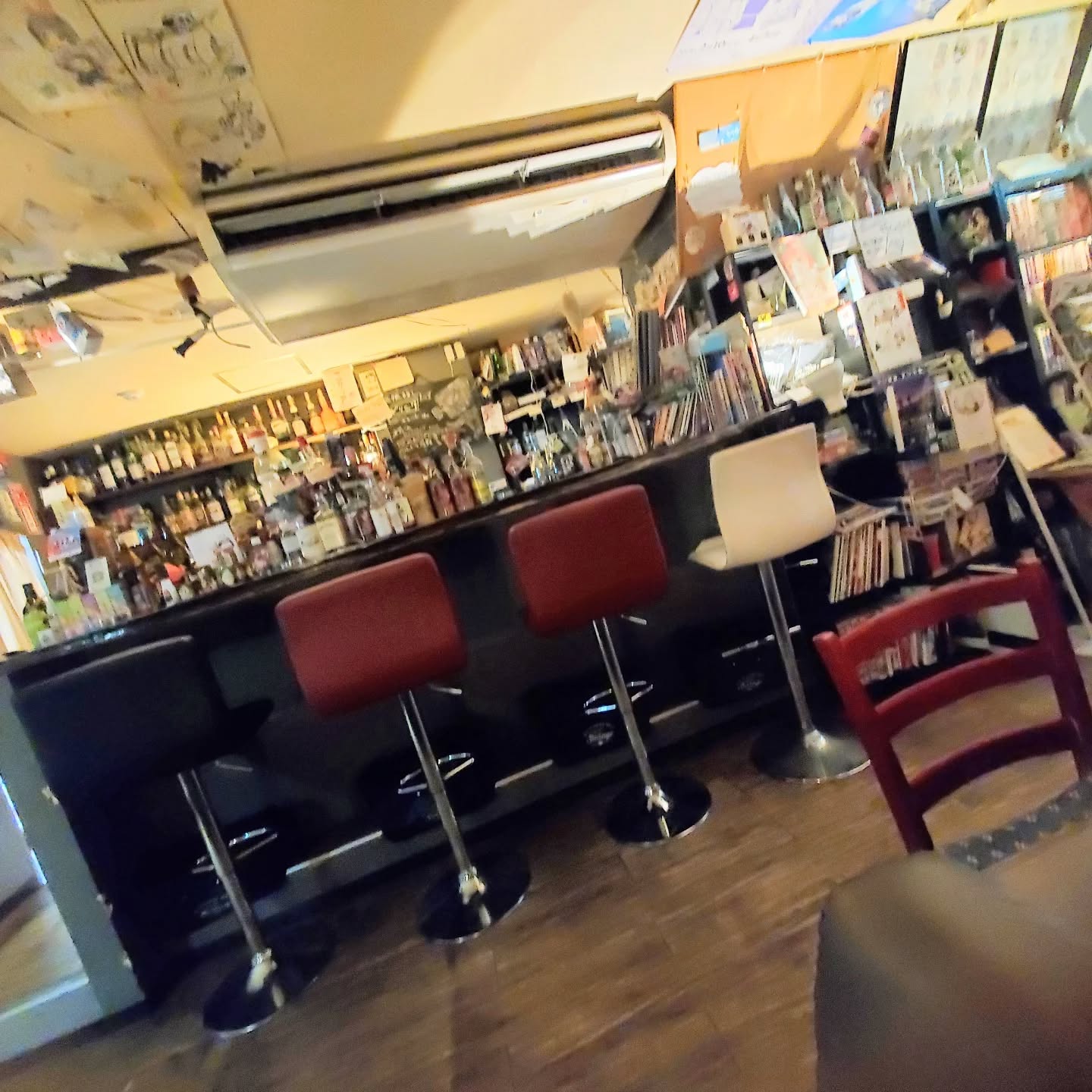 最近ちょっとさびしい水曜日すごーく皆様のお越しをお待ちしておりまーす#オタクバー #町田 #杏東ぢーな #雷門風太 #日曜営業 #U25割 #はじめての女性は1杯無料 #美味しい生ビール #今季アニメ #ボードゲーム #カードゲーム #喫煙可能