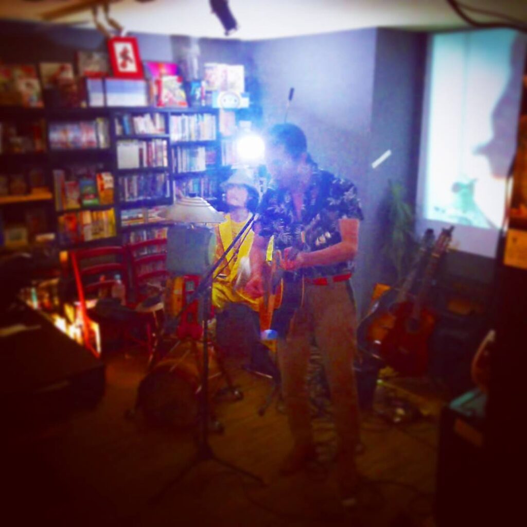 【 【 過 去 記 事 】 】 酷く脂SHOW vol.7 始まりました。最初は THE BEAT GENERATION! #otakubar #livemusic  https://is.gd/agZOT0