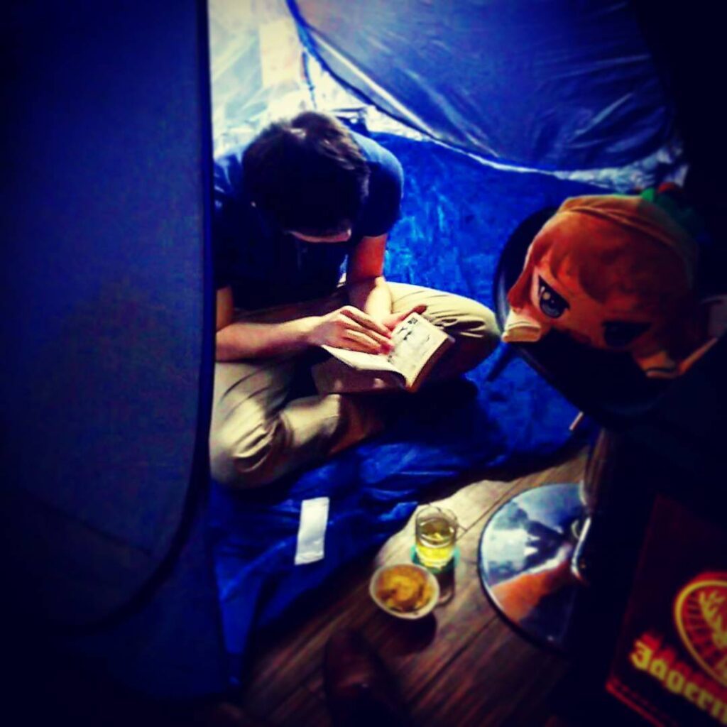 【 【 過 去 記 事 】 】 さっそく馴染んでる常連さん。明日は山頂だ！ #otakubar #tent  https://is.gd/aMFR73