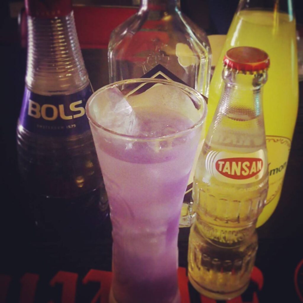 【 【 過 去 記 事 】 】 来週のジョジョイベント用オリジナルカクテル、キラー・クイーン。 #otakubar #cocktails https://is.gd/iWC3UD