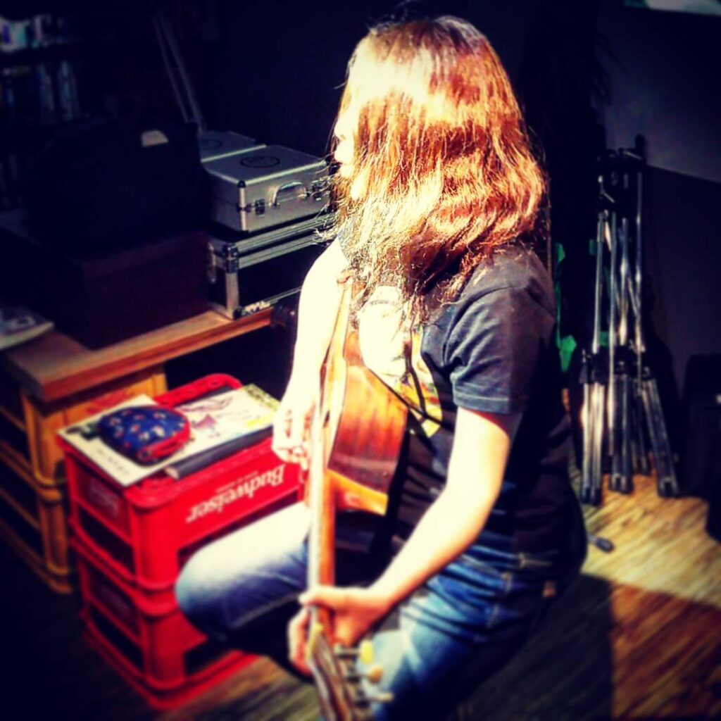 【 【 過 去 記 事 】 】 1周年パーティでライブ合戦始まりました! #otakubar #livemusic https://is.gd/I3zQIx