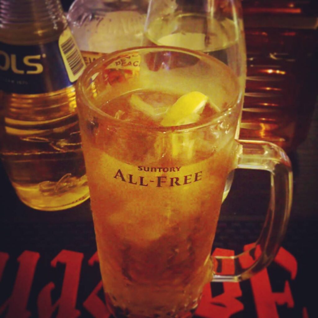 【 【 過 去 記 事 】 】 8/11のジョジョイベント用オリジナルカクテル、C-MOON。レゲエパンチをアレンジ。 #otakubar #cocktails https://is.gd/YrWsGS