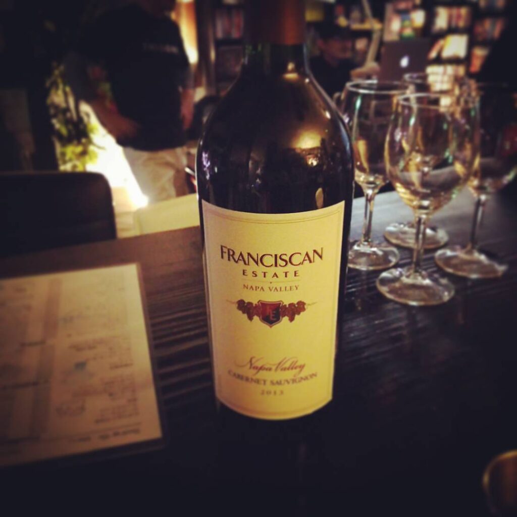 【 【 過 去 記 事 】 】 お客さんからの差し入れ。ナパ。 #otakubar #wine  https://is.gd/0aWtmi