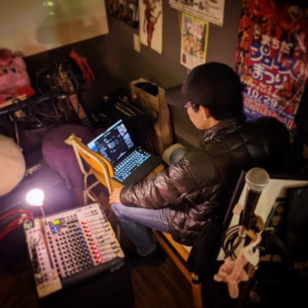 【 【 過 去 記 事 】 】 本日のDJブースは、明後日のジャズライブ仕様 https://is.gd/AypGbA #DJ #DJJ #イベント #オタクバー