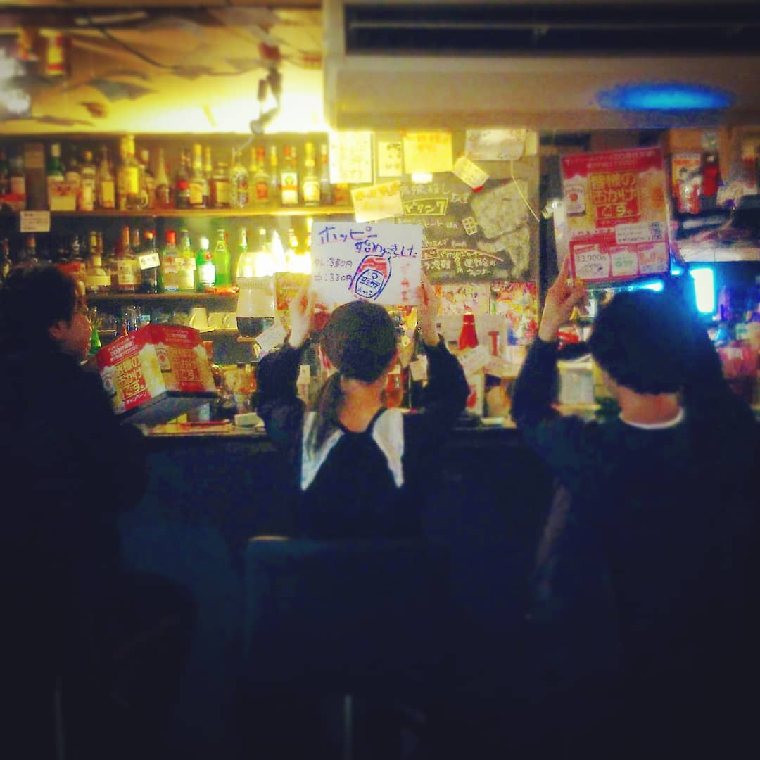 【 【 過 去 記 事 】 】 雪の中、本日も #SwingBy軽音部 が練習! 興奮冷めやらず開店です♪ #オタクバーhttps://swing-by.tokyo/2020/03/29/-swingby-/