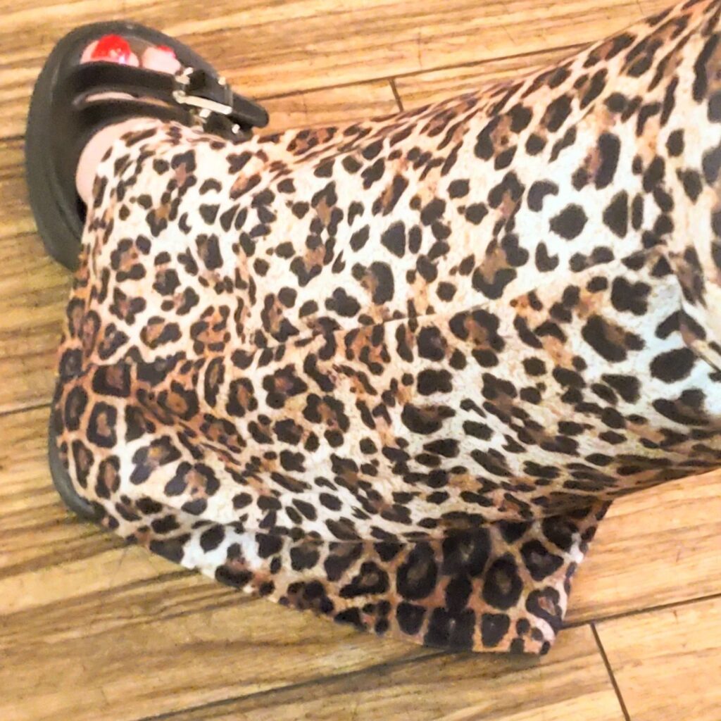 【 【 オタクバー 過 去 記 事 】 】 当店は店長、鬼嫁ともに派手ですがとっても愉快🥳 https://is.gd/tUX82f #アニマルプリント #アニマル柄 #オタクバー #ヒョウ柄 #鬼嫁
