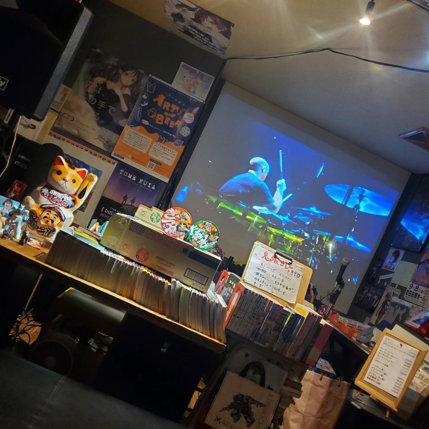 今日はロック好きなおっちゃんからスタート本日も皆様のお越しをお待ちしております#オタクバー #町田 #杏東ぢーな  #雷門風太  #日曜営業 #U25割 #はじめての女性は1杯無料 #美味しい生ビール #今季アニメ #ボードゲーム #カードゲーム #喫煙可能 #フード持ち込みOK #朝まで営業