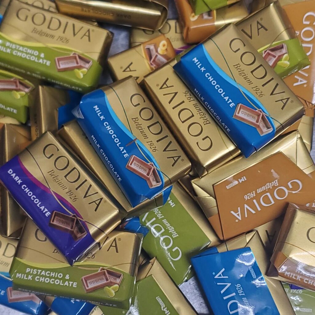 【 【 オタクバー 過 去 記 事 】 】 お通し用GODIVA https://is.gd/YalwGH #GODIVA #オタクバー #ゴディバ