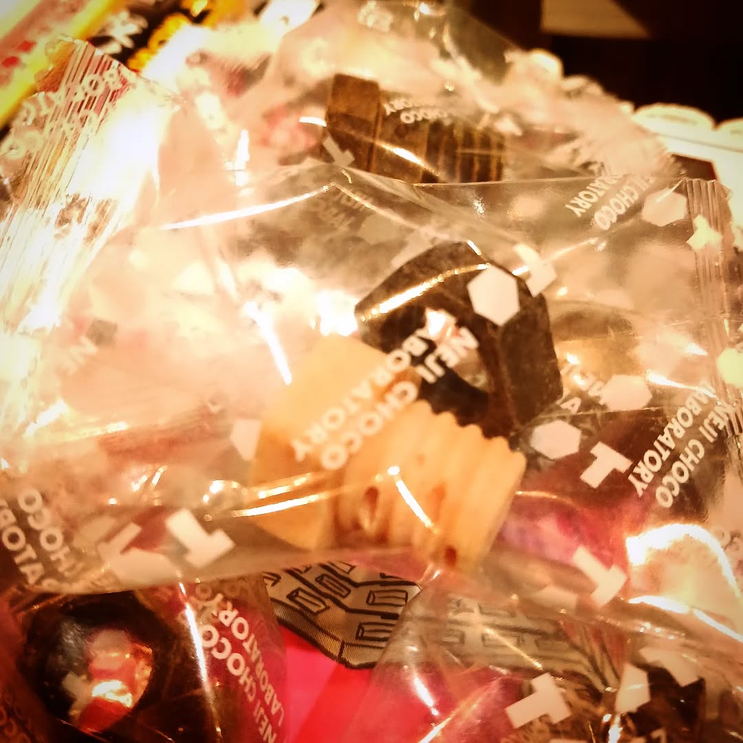 昨日のバレンタイン、皆様の戦果はいかがだったでしょう?本日も皆様のお越しをお待ちしております#オタクバー #朝まで営業 #25歳以外割引 #初めての女性は1杯無料 #土日営業