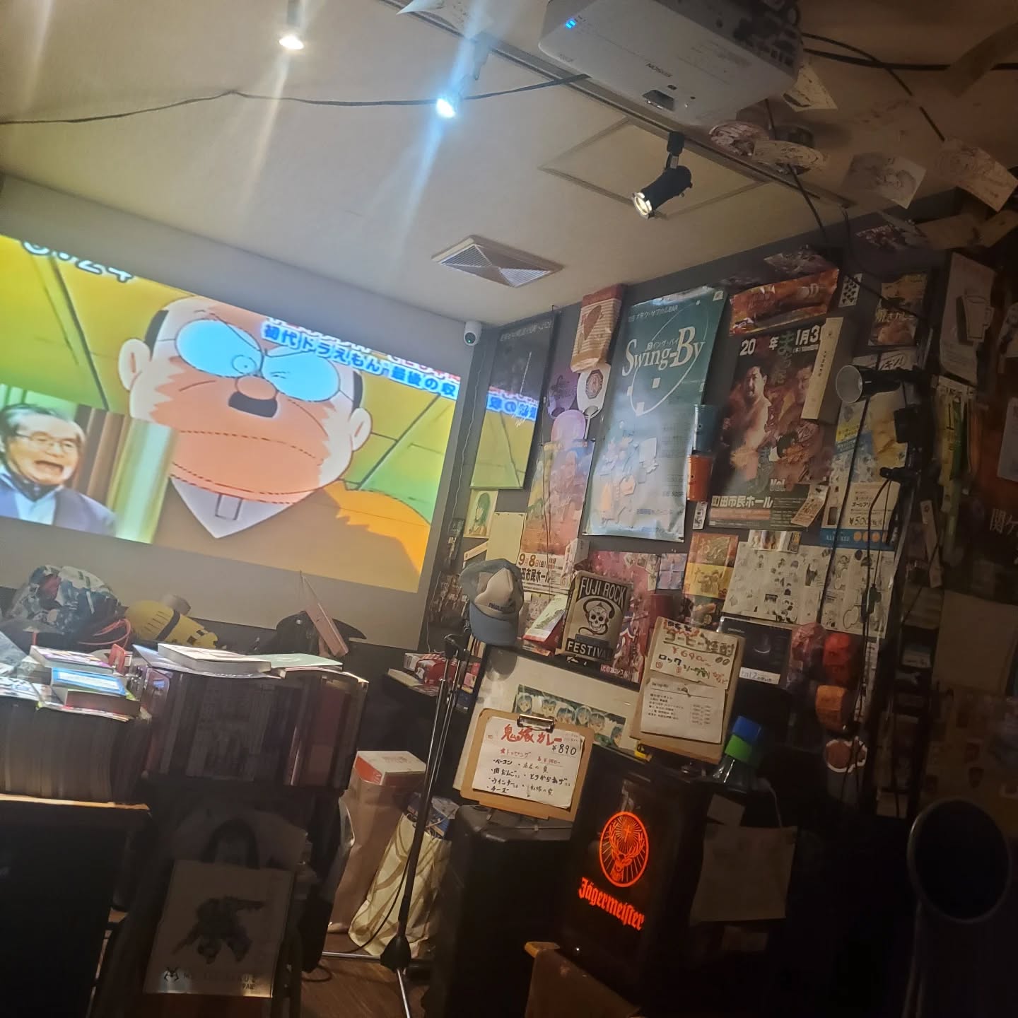 今日も開店からたのしいお客様！本日も皆様のお越しをお待ちしてます#オタクバー #町田 #杏東ぢーな  #雷門風太  #日曜営業 U25割 はじめての女性は1杯無料 美味しい生ビール 今季アニメ ボードゲーム カードゲーム 喫煙可能 フード持ち込みOK 朝まで営業