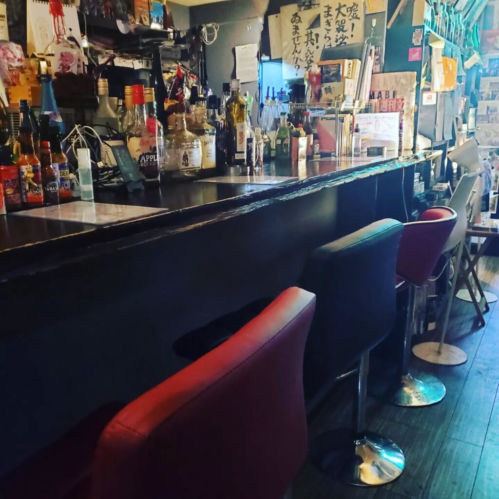 【 【 オタクバー 過 去 記 事 】 】 今日もカウンターでまったりと皆さまのお越しをお待ちしております#オタクバー #町田 #杏東ぢーな #雷門風太 #日曜営業 #U25割 #はじめての女性は1杯無料 https://is.gd/2Rpn8t