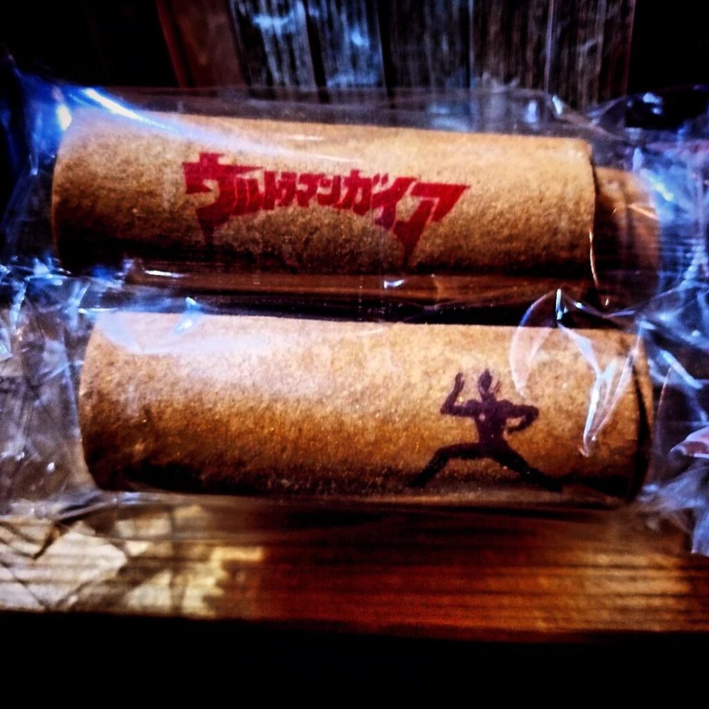 【 【 オタクバー 過 去 記 事 】 】 ウルトラマン八ツ橋の中身  https://is.gd/U4ebS2 #ウルトラマン八ツ橋 #オタクバー #京都土産 #八ツ橋ウルトラマン #聖護院