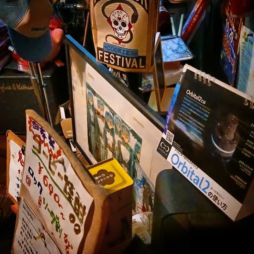 春なのに空気が冷たい日でした。当店で暖まってください本日も皆様のお越しをお待ちしております#オタクバー #サブカルバー #町田 #喫煙可能 #日曜営業