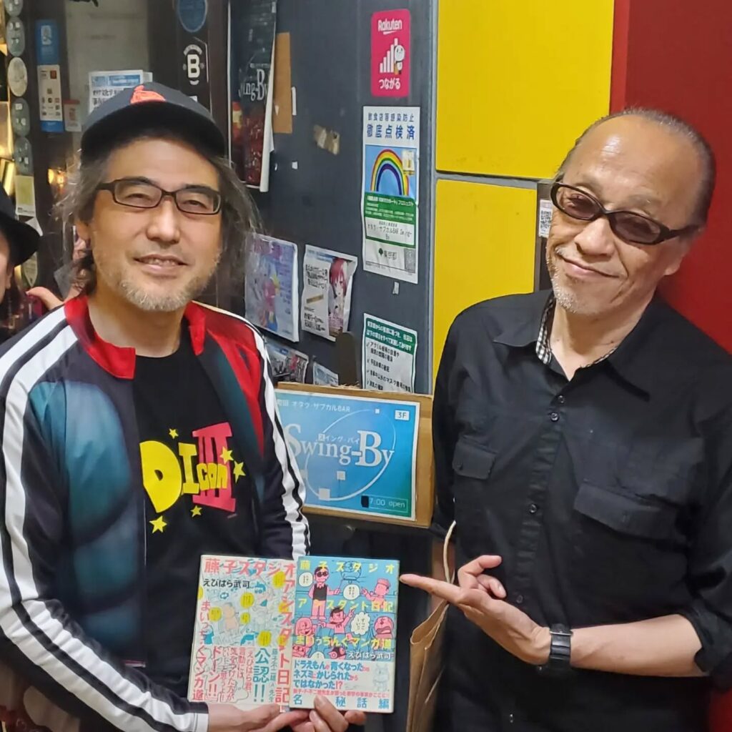 【 【 オタクバー 過 去 記 事 】 】 本日当店の近所にある#町田ヒットパレード さんのイベントに参加した店長イベントが終わってからヒットパレードの店長さんが『えびはら武司 』先生を連れて当店に来てくれました!お店に直筆サインまでありがとう御座います️#えびはら武司 https://is.gd/qJtFIk