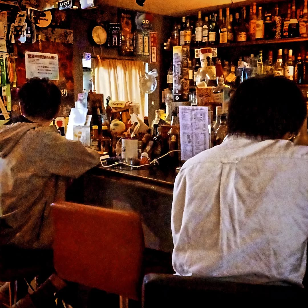 日中の暑さから、夜は冷え冷え、体調管理に気をつけて!本日も皆様のお越しをお待ちしております#オタクバー #サブカルバー #町田 #喫煙可能 #日曜営業