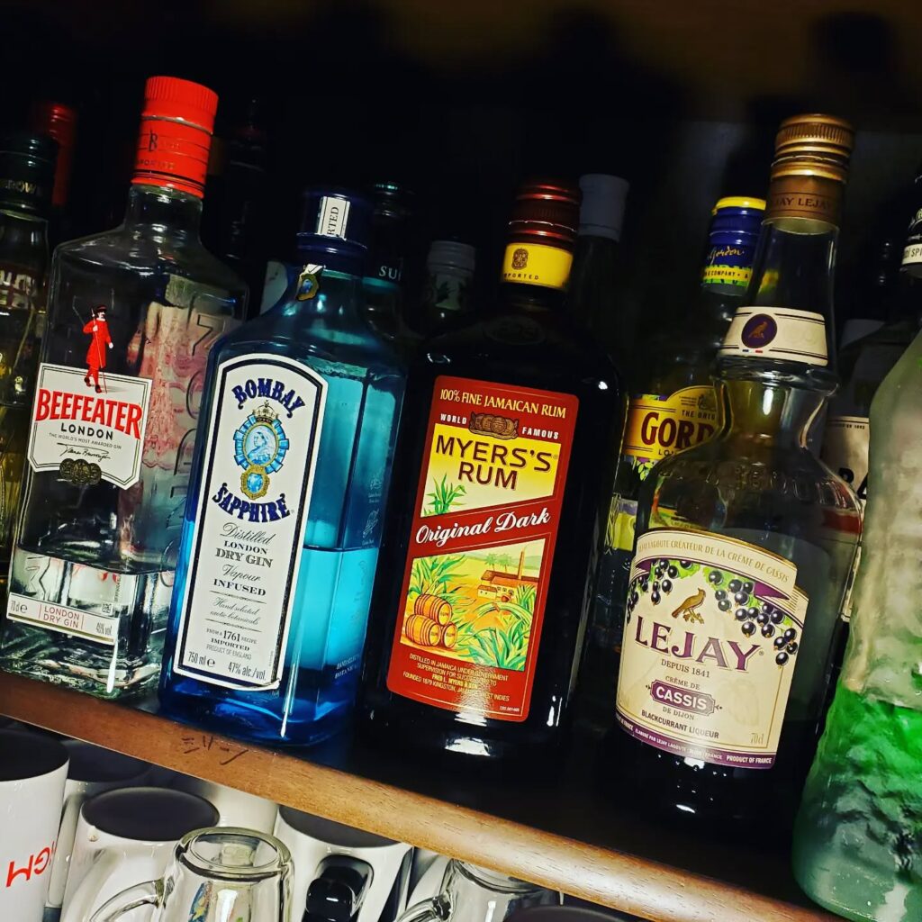 【 【 オタクバー 過 去 記 事 】 】 夏も終わりの気配本日も皆様のお越しをお待ちしております#オタクバー #町田 #安東ぢーな #雷門風太 #水木はポイント2倍  https://is.gd/Ijvn9y