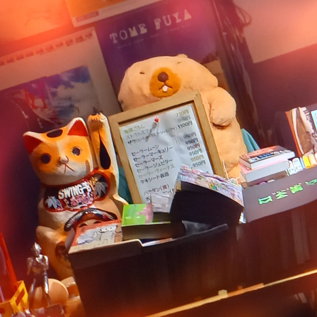 外は涼しく雨降り木曜日平日の早番久しぶりの鬼嫁がお待ちしています#オタクバー #町田 #アニメ好き #マンガ好き #喫煙可能性