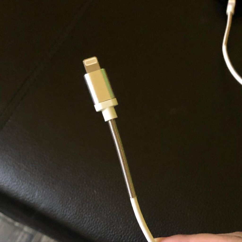 【 【 オタクバー 過 去 記 事 】 】 お馬さん育成のための充電器、2m導入しました(^^♪ 本日も元気にOPENです(๑•ω•๑)♡ #オタクバー https://is.gd/XrUsDO