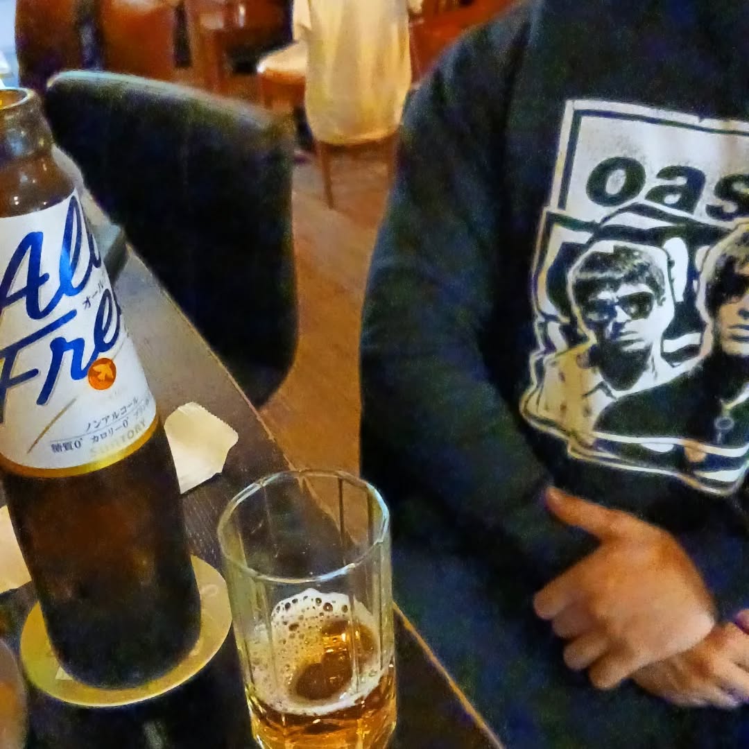 オープンから常連さん🥰本日も皆様のお越しをお待ちしております#オタクバー #サブカルバー #町田 #喫煙可能 #日曜営業