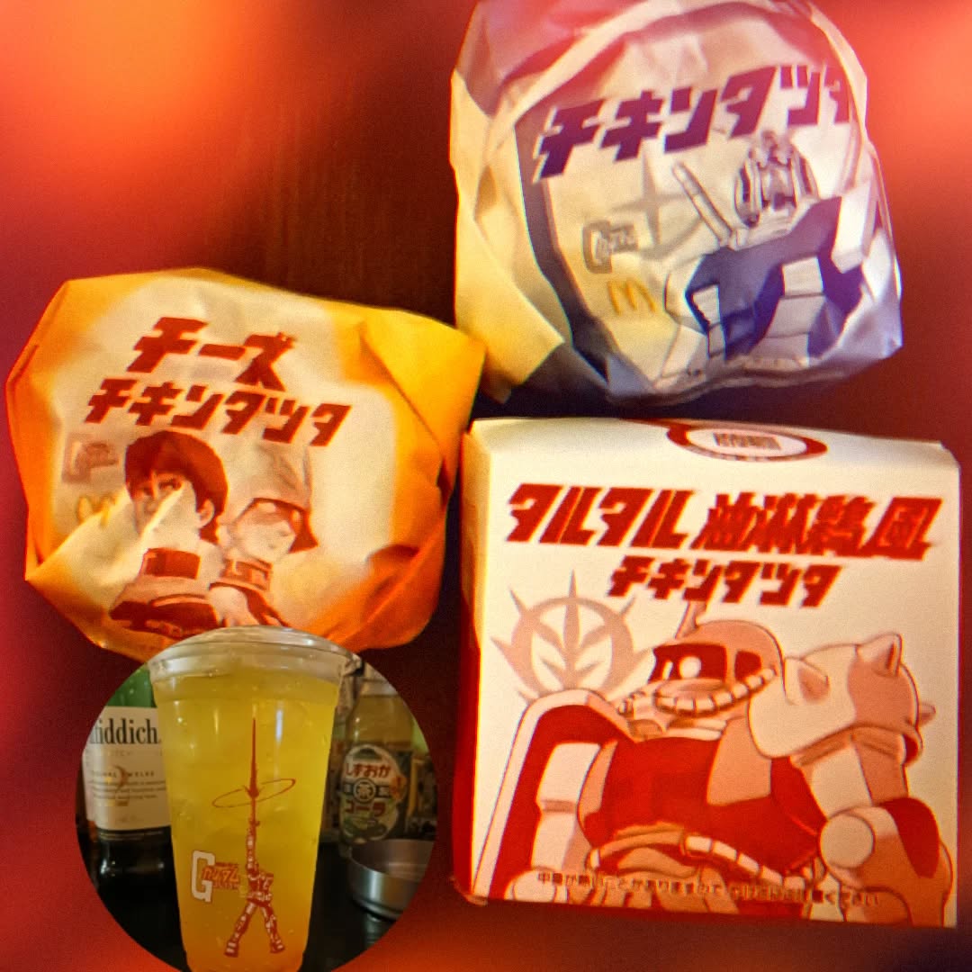 ★昨日のPickUp★深夜に背徳の差入れ🥤　チキンタツタは皆で美味しく頂きました　ファイナルシューティングなセットドリンクはリアタイ勢の店長が責任持って消化、美味しゅうございました#オタクバー #機動戦士ガンダム #チキンタツタ #マックフィズ和かんきつヨーグルト味 #ラストシューティング