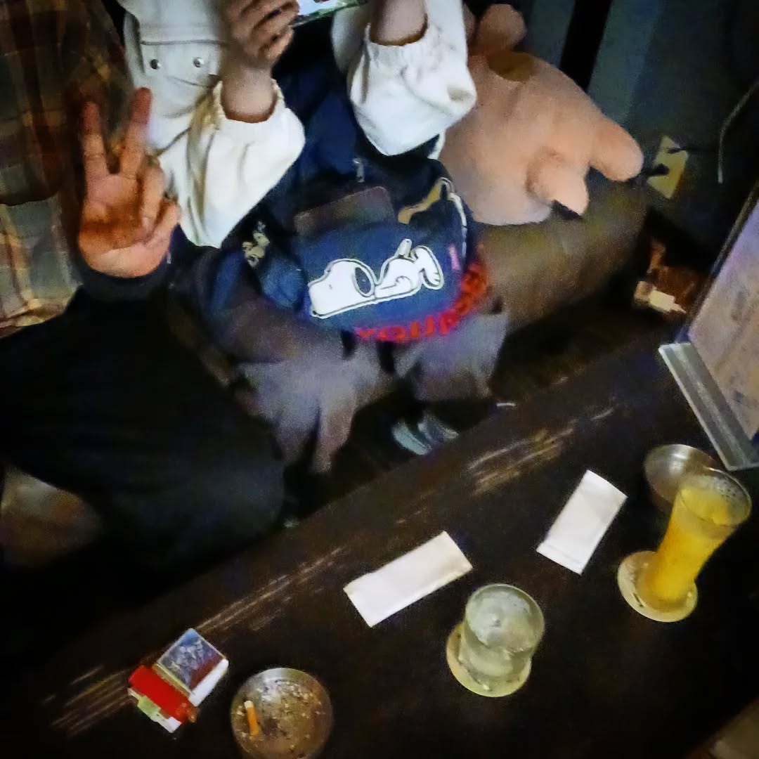 オープンから若いカップルさんアニメの話で盛り上がっています本日も皆様のお越しをお待ちしております#オタクバー #サブカルバー #町田 #喫煙可能 #日曜営業