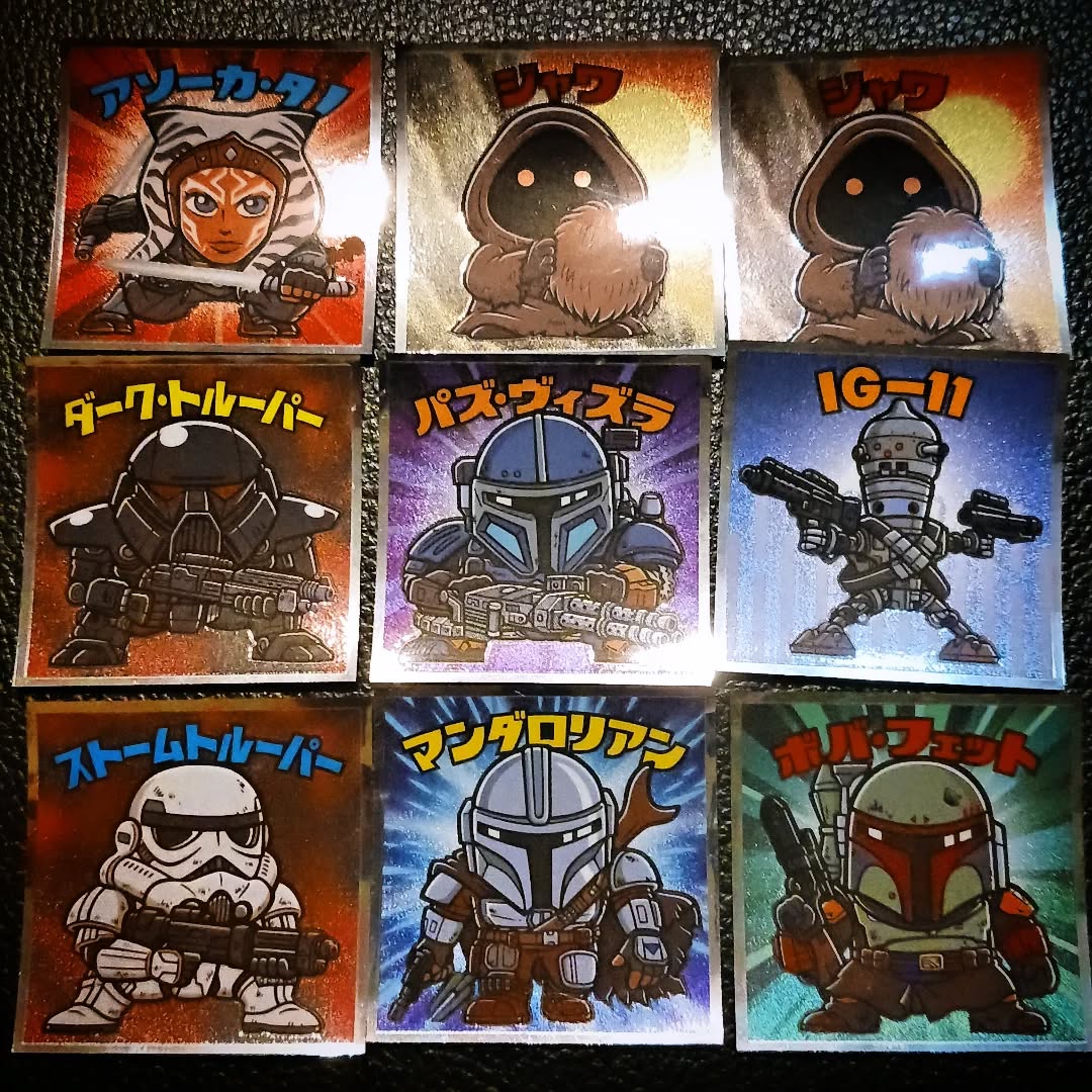 先日の「STAR WARS✕ビックリマンチョコ」ボックス消化完了 お持ち帰り、鬼嫁インターセプトの残りがこちら。店内のどこに貼っちゃうか企み真っ最中🤩本日も皆様のお越しをお待ちしております#オタクバー #フード持ち込み自由 #STARWARSビックリマンチョコ #マンダロリアンアンドグローグー #ビックリマンチョコ