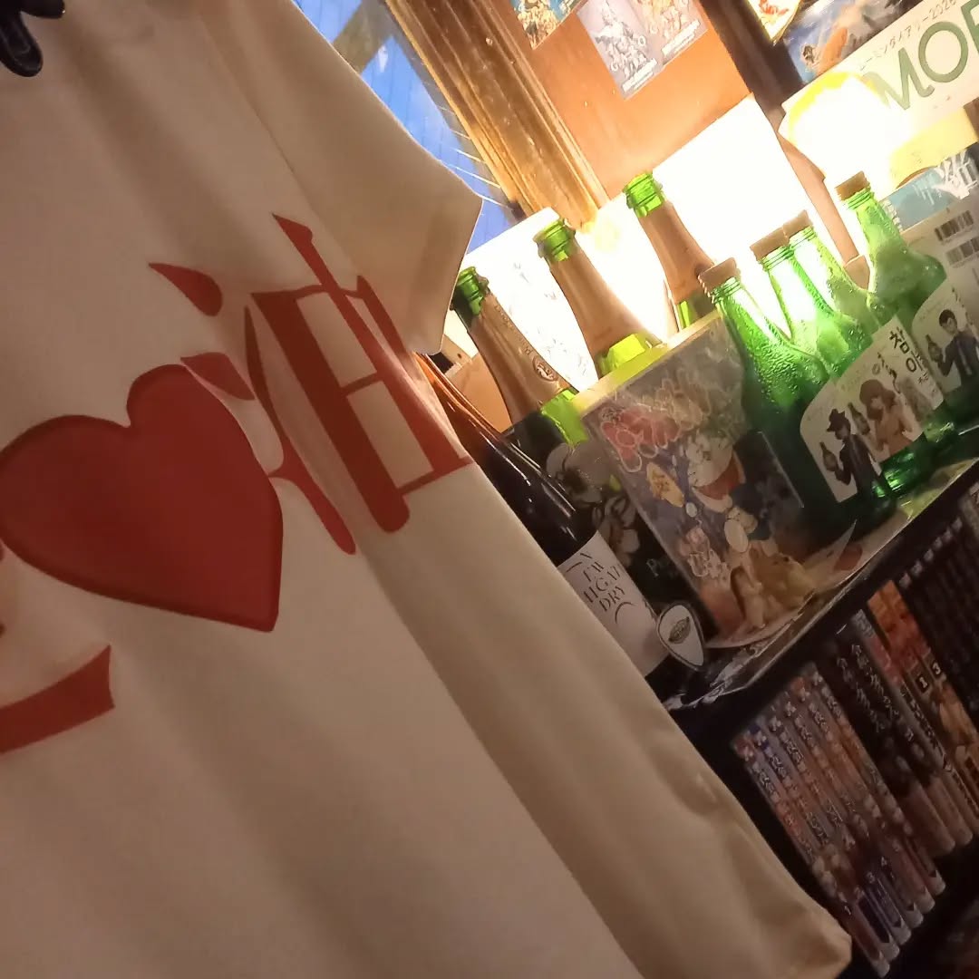 店長はSF大会で大分に行ってますが、店はやってますよー本日もお待ちしております#朝まで営業中 #町田オタクバー #サブカル #フード持ち込み可能 #喫煙可能