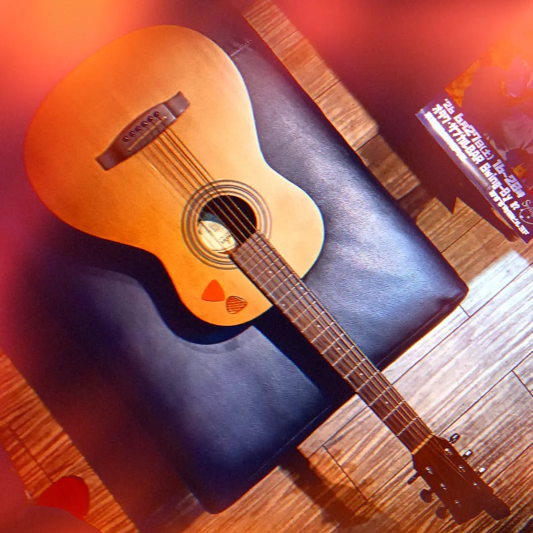 ★昨日のPickUp★常連さんギター練習中🎸