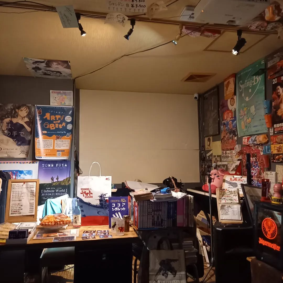プロジェクターが故障しましたしばらく音のみです…そんな週末皆様をお待ちしております#朝まで営業中 #町田オタクバー #サブカル #フード持ち込み可能 #喫煙可能