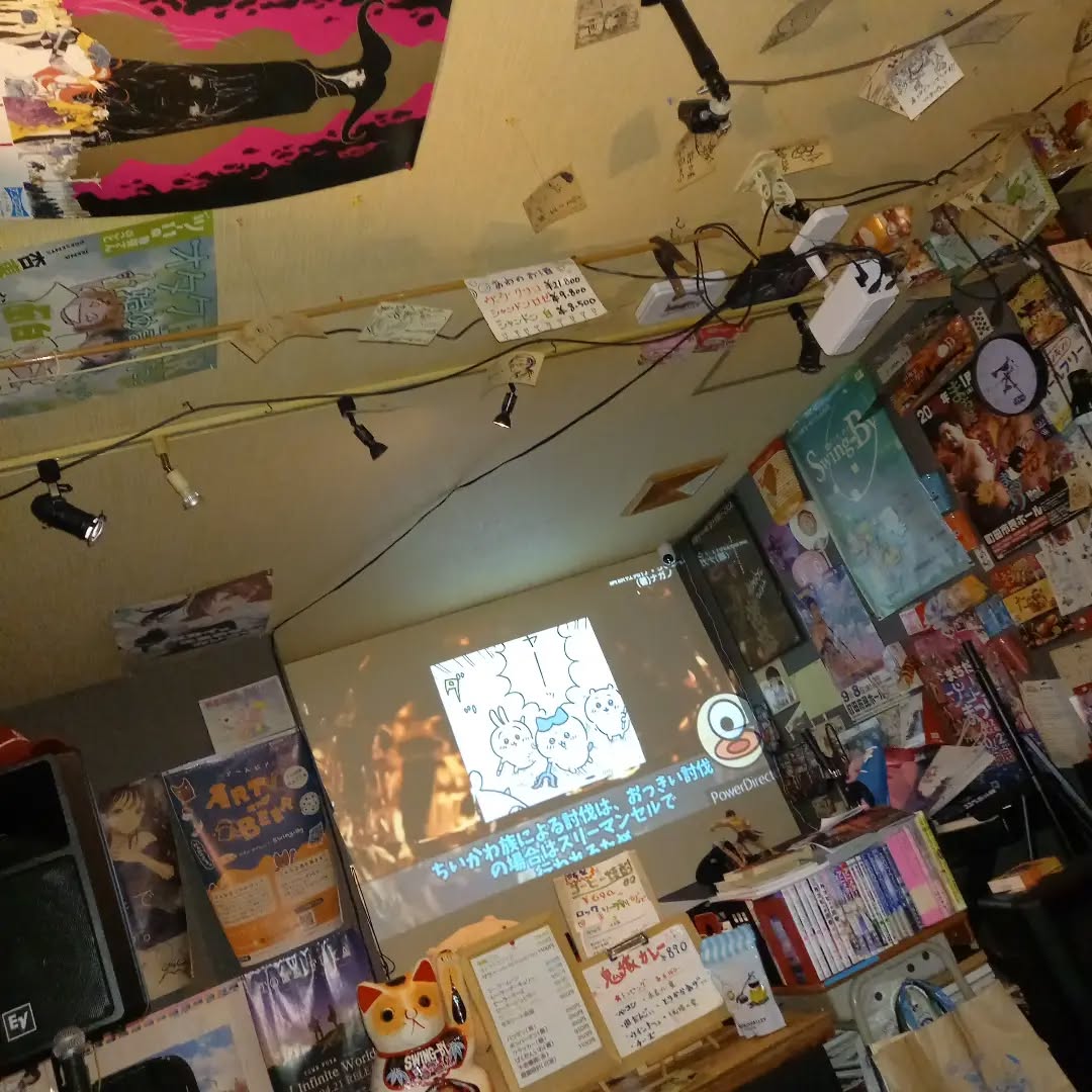 コミケお疲れ様でした当店でも本日から新刊の販売あります️お盆休みの最後も皆様にお会い出来るのを楽しみにしております️#朝まで営業中 #町田オタクバー #サブカル #フード持ち込み可能 #喫煙可能