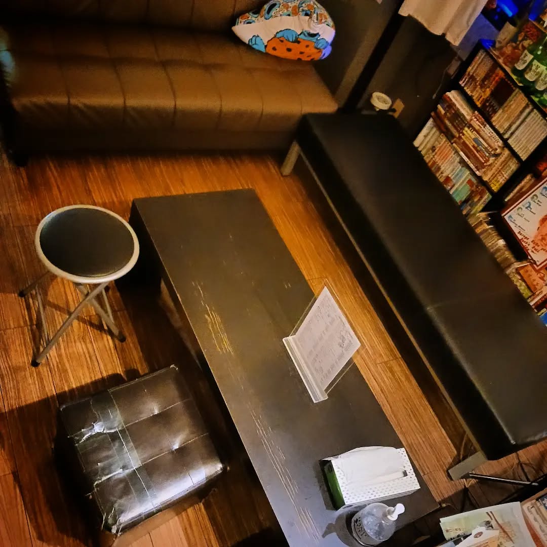 ソファ席の配置変更し、さらに多くの方が楽しめるようにSwing-Byのさらなる進化をご期待ください#オタクバー #サブカルバー #町田 #喫煙可能 #日曜営業