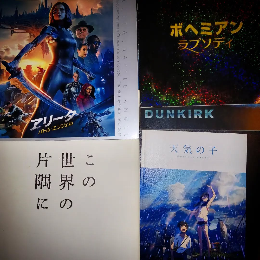 映画等のパンフが増えたので整理中棚も分類が判るようにしたいですねぇ🤩本日も皆様のお越しをお待ちしております#オタクバー #サブカルバー #町田 #喫煙可能 #日曜営業