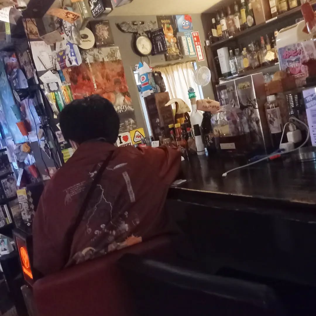 ハッピーハロウィン本日はコスプレで一杯無料色んな格好で来てくださいねー🧟‍♂️お待ちしています#朝まで営業中 #町田オタクバー #サブカル #フード持ち込み可能 #喫煙可能
